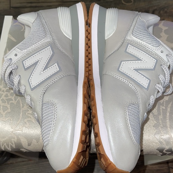 NEW BALANCE 574 W SILVER/GREY | WL574PMA | KICKS